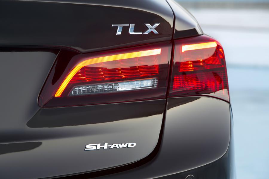  Acura TLX 3.5L V6 SH-AWD 2015 года  (фото 18 из 91)